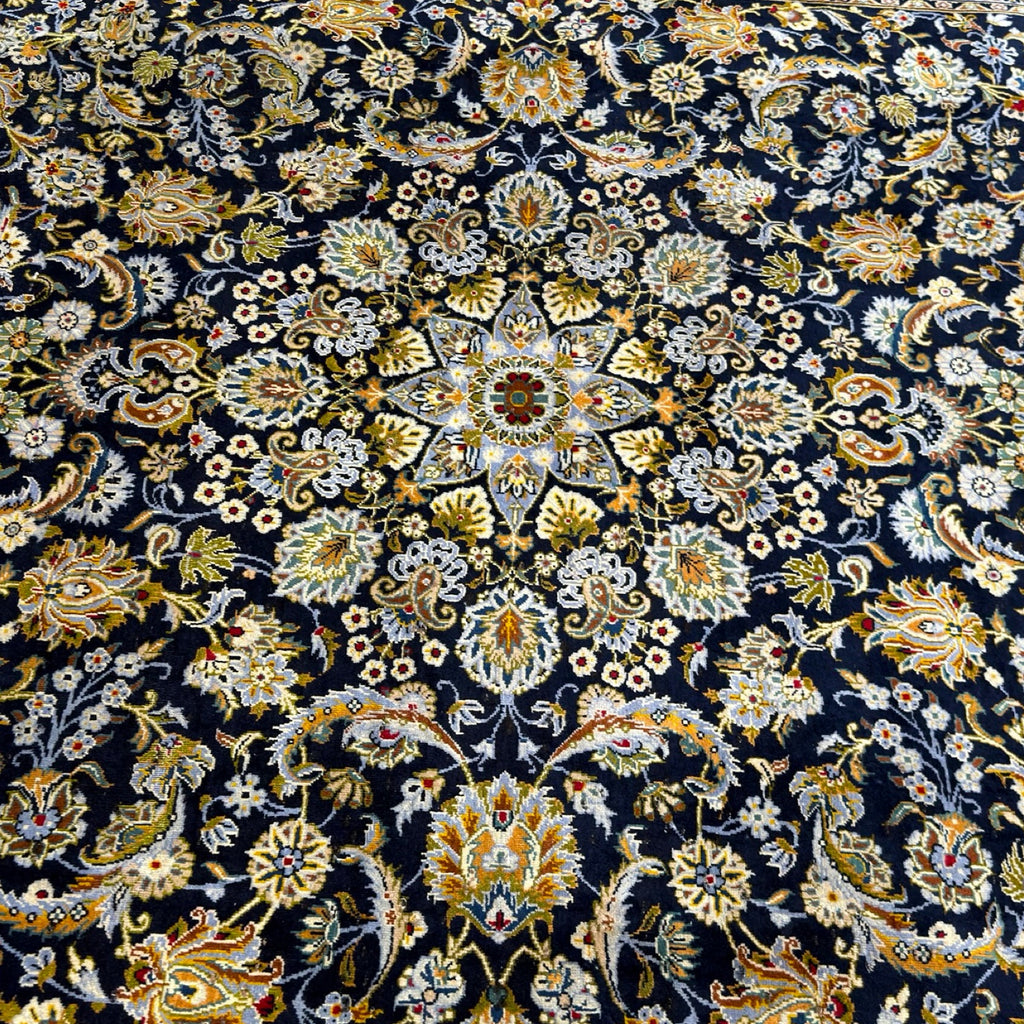 Hand Knotted Bloomy Persian Kashan